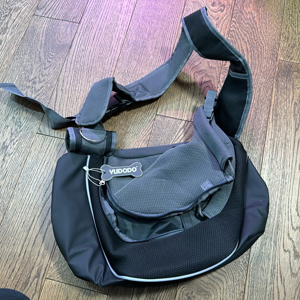 NWT yudodo small up to 10 lb dog sling carrier